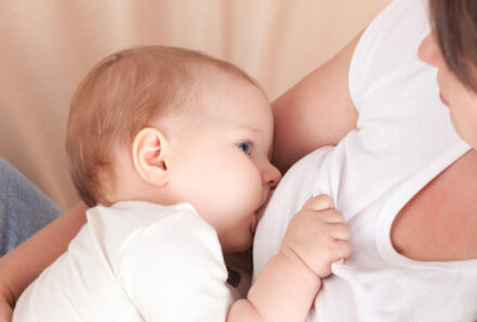 Faciliter l’allaitement du nouveau-né avec l’ostéopathie : ostéopathe Royan
