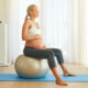 Les bienfaits du Swiss Ball : grossesse, posture et concentration